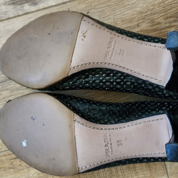 Vintage Prada Peep Toe Heels Pumps EU 38 Patent Leather Perforated - Picture 7 of 9